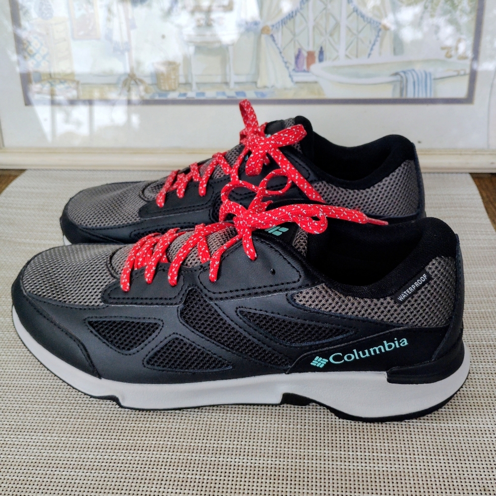 Columbia "Vitesse FastTrack" Black Mesh Waterproof Hiking/Casual Shoes. Size 9.5